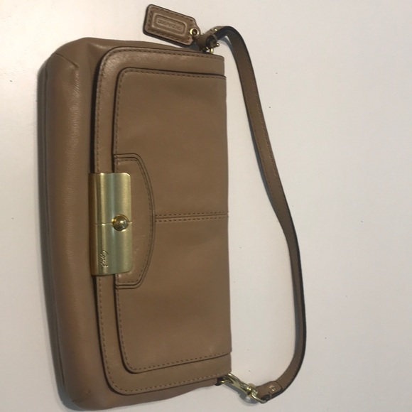 Coach clutch - Picture 1 of 4